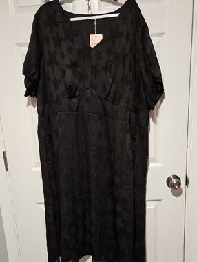 BloomChic Black Star-Textured V-Neck Midi Dress